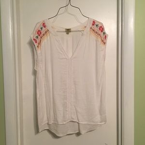 Lightweight top - embroidered shoulder - small